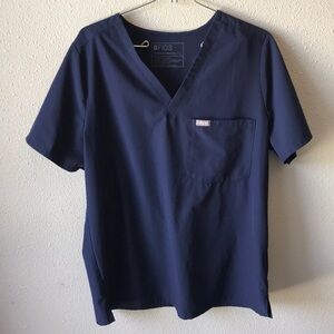 Figs Women's Freex Catarina One Pocket Scrub Top in Navy Blue Large